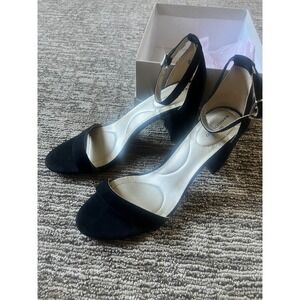 Bandolino B-Armory Black Suede Block Heel Ankle Strap Sandals 8M